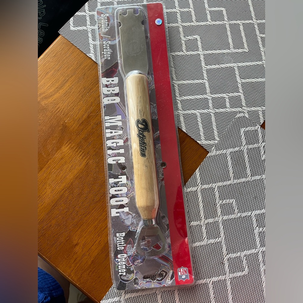 BBQ Magic Tool with Wooden Handle Feat. NFL Miami Dolphins